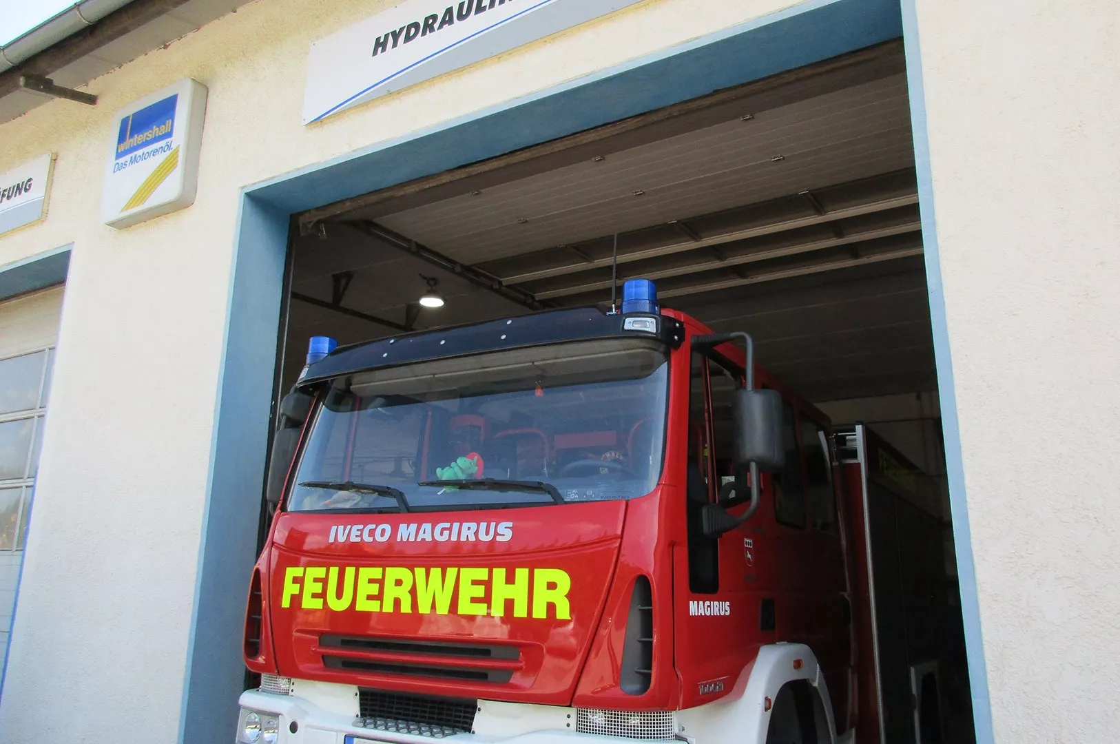Automobil Dermbach Ansicht von der Straße